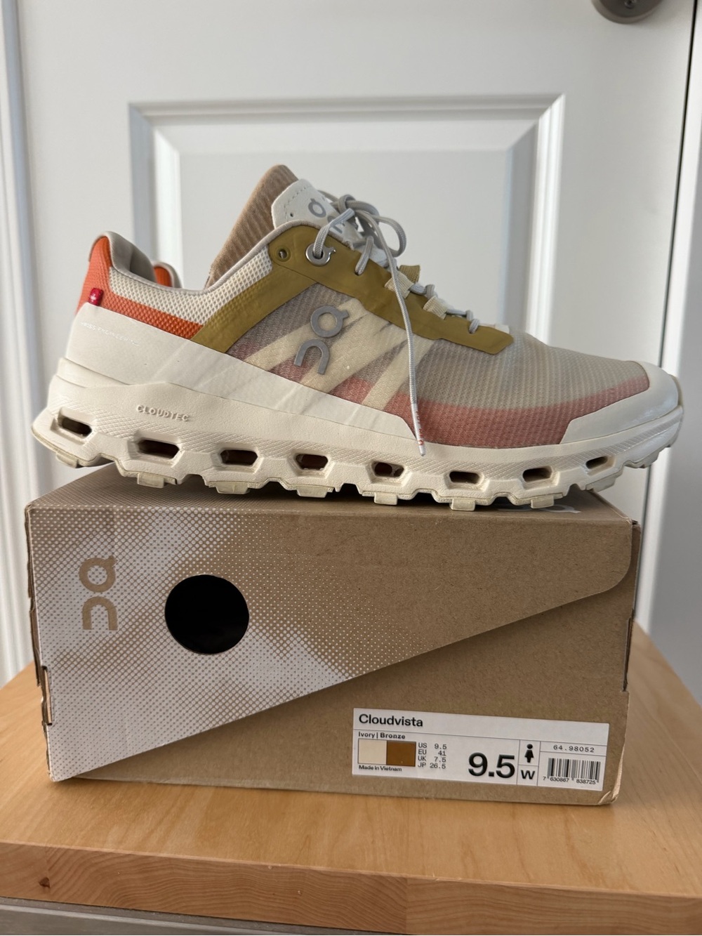 On Cloudvista WomenShoe - Ivory/Bronze